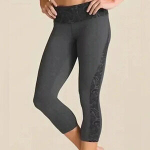 Athleta Women's Splits Revelation Gray Paisley Capri Length Size Small 0898